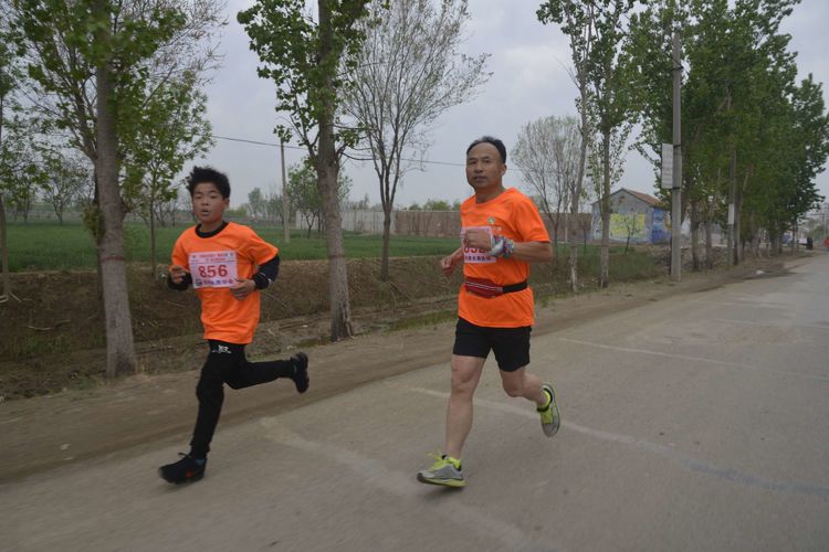 “倡导绿色运动，彰显生命活力”无棣县“姬家花园杯”第一届长跑运动会成功举办