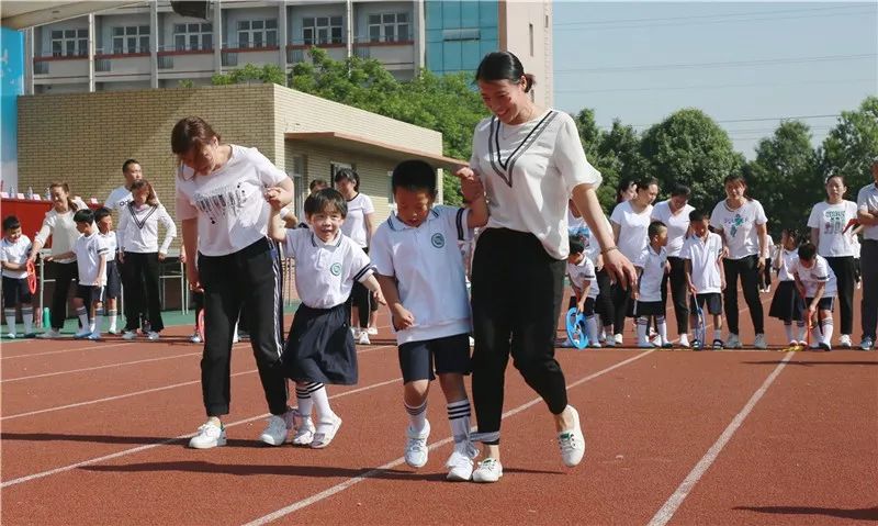 无棣县第三实验学校幼儿园趣味运动会庆六一开始了！！