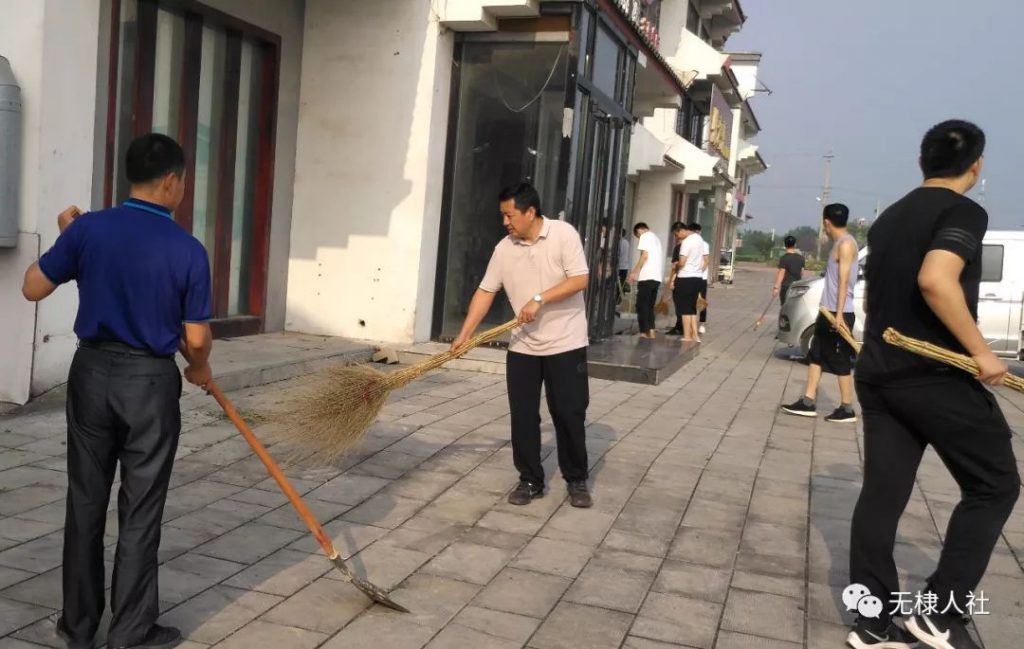 县人社局干部职工到古城开展义务劳动