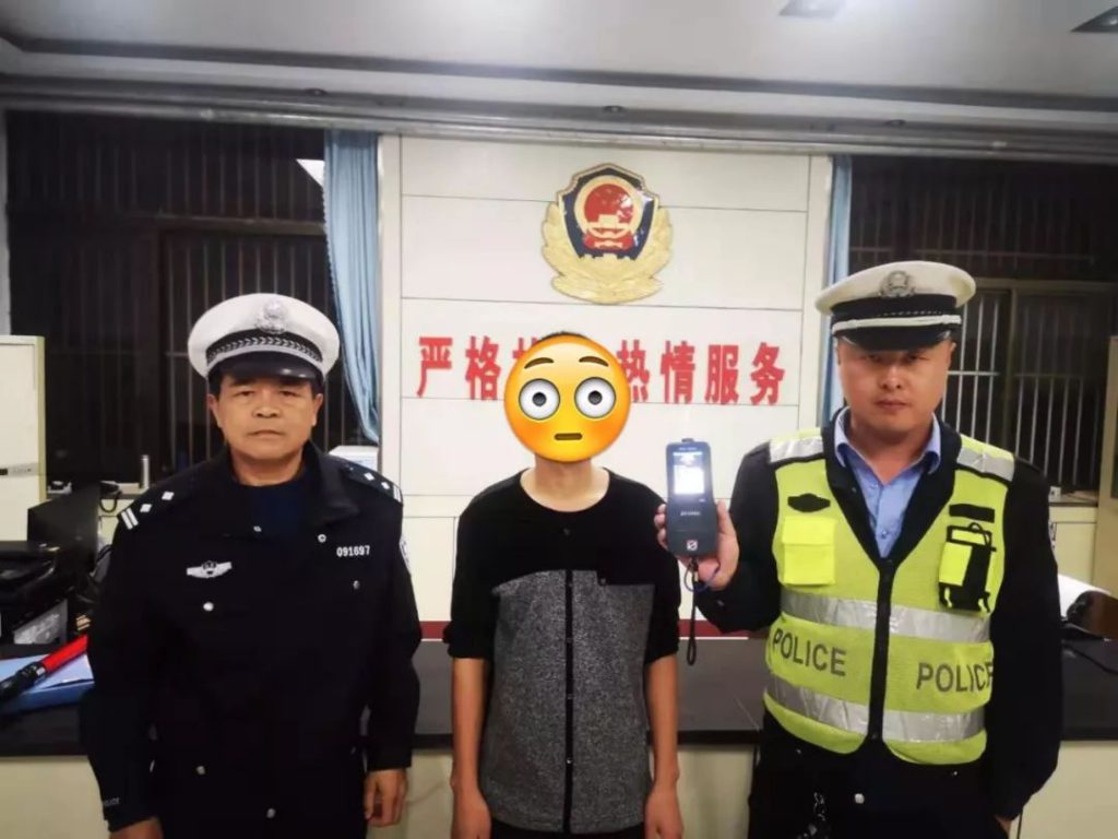 喝酒不开车,开车不喝酒,忍住欲望,不要贪杯!酒后勿逞能!