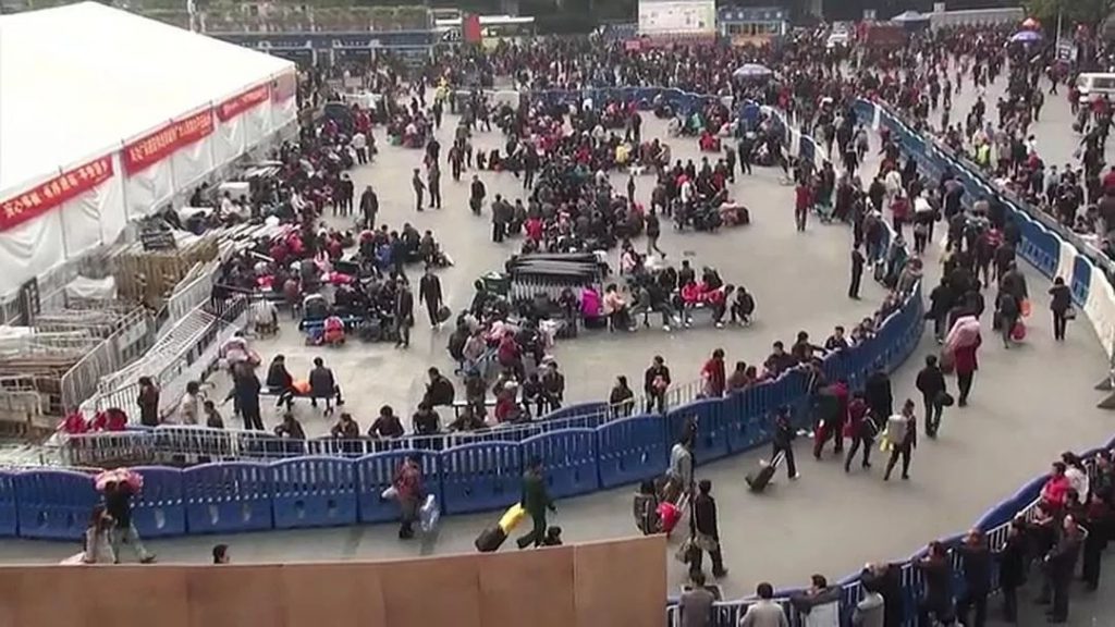 镜头下的公安局,成年人的尊严不值一文,撕开了底层的残酷