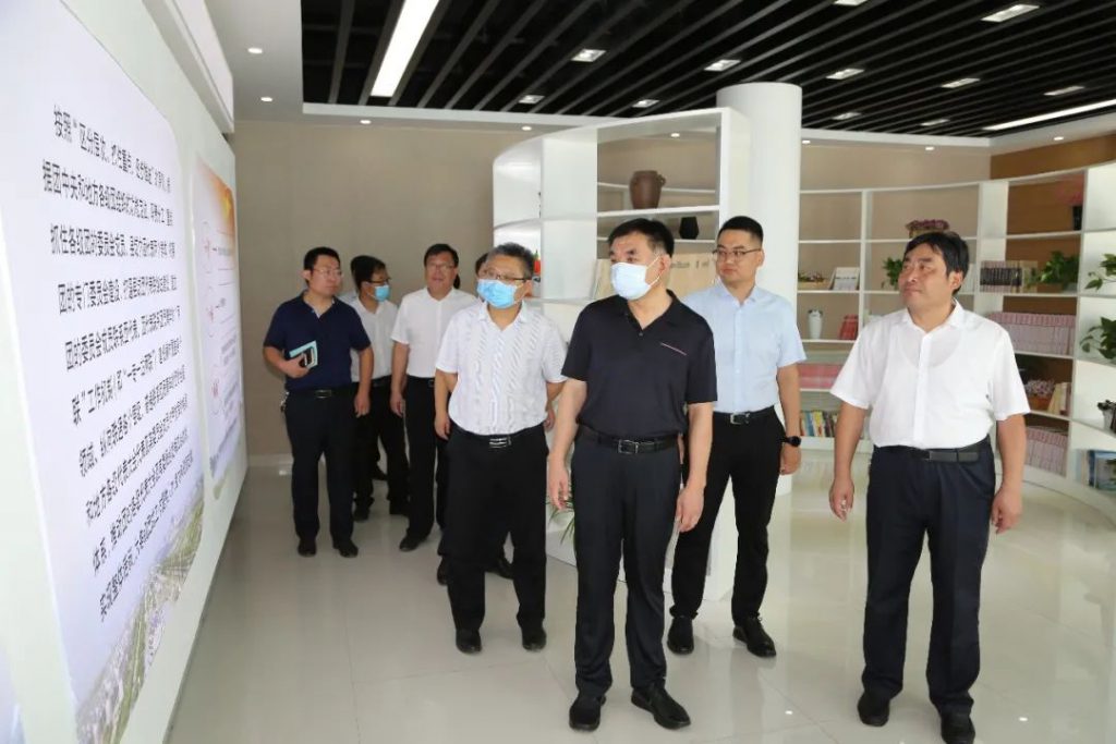 县委书记丁锋调研团代表联络站