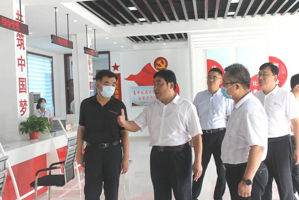 县委书记丁锋调研海丰街道基层社区党建与智连乡村建设工作