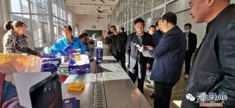 滨州传媒集团编辑记者走进花园食品、万德酒业共同欢度第21个记者节