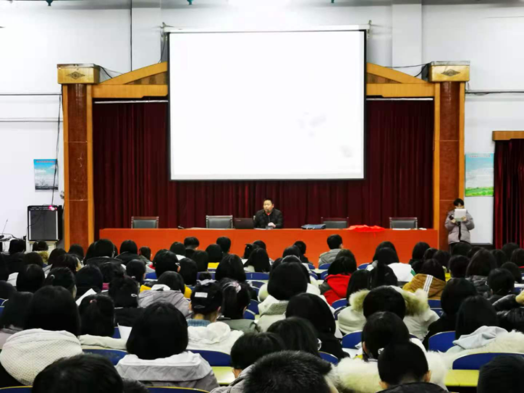 无棣二中高三2级部举行期中总结表彰大会