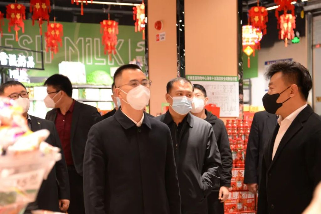 无棣县委副书记、县长王涛到乐满家广场实地调研