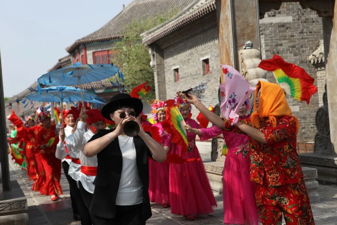 无棣古城迎来开心艺术团大秧歌,共谱春日欢乐乐章 无棣古城迎来开心艺术团大秧歌,共谱春日欢乐乐章