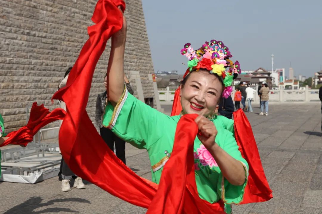 无棣古城迎来开心艺术团大秧歌,共谱春日欢乐乐章 无棣古城迎来开心艺术团大秧歌,共谱春日欢乐乐章