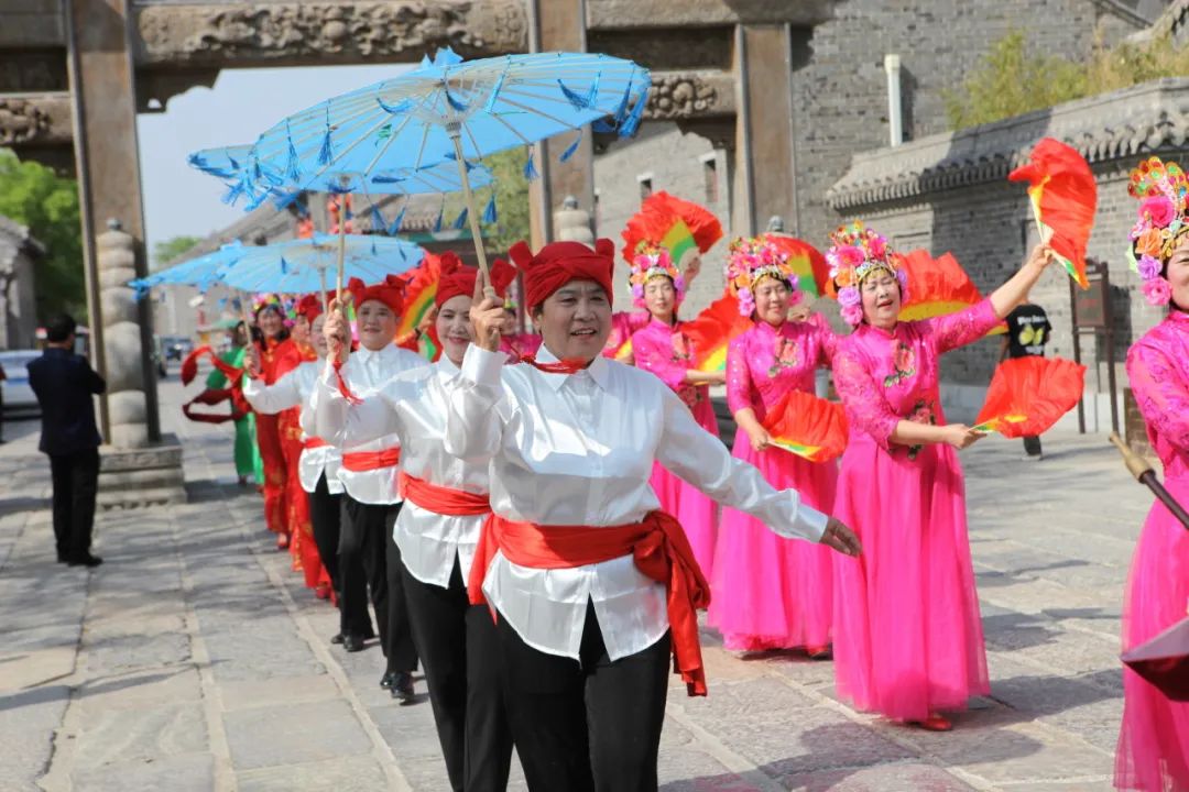 无棣古城迎来开心艺术团大秧歌,共谱春日欢乐乐章 无棣古城迎来开心艺术团大秧歌,共谱春日欢乐乐章