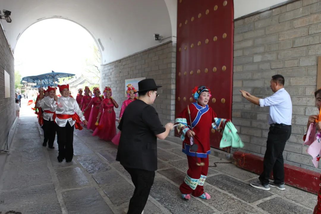 无棣古城迎来开心艺术团大秧歌,共谱春日欢乐乐章 无棣古城迎来开心艺术团大秧歌,共谱春日欢乐乐章