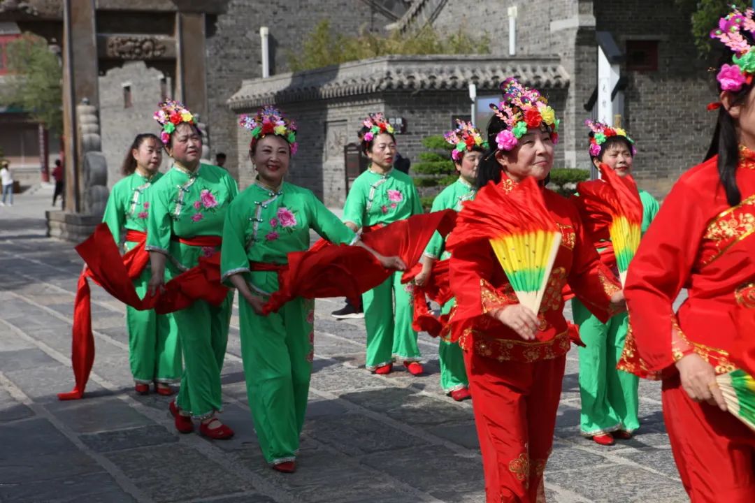 无棣古城迎来开心艺术团大秧歌,共谱春日欢乐乐章 无棣古城迎来开心艺术团大秧歌,共谱春日欢乐乐章