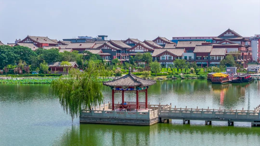 古城若展丹青卷,镜头自有蝶寻香 古城若展丹青卷,镜头自有蝶寻香