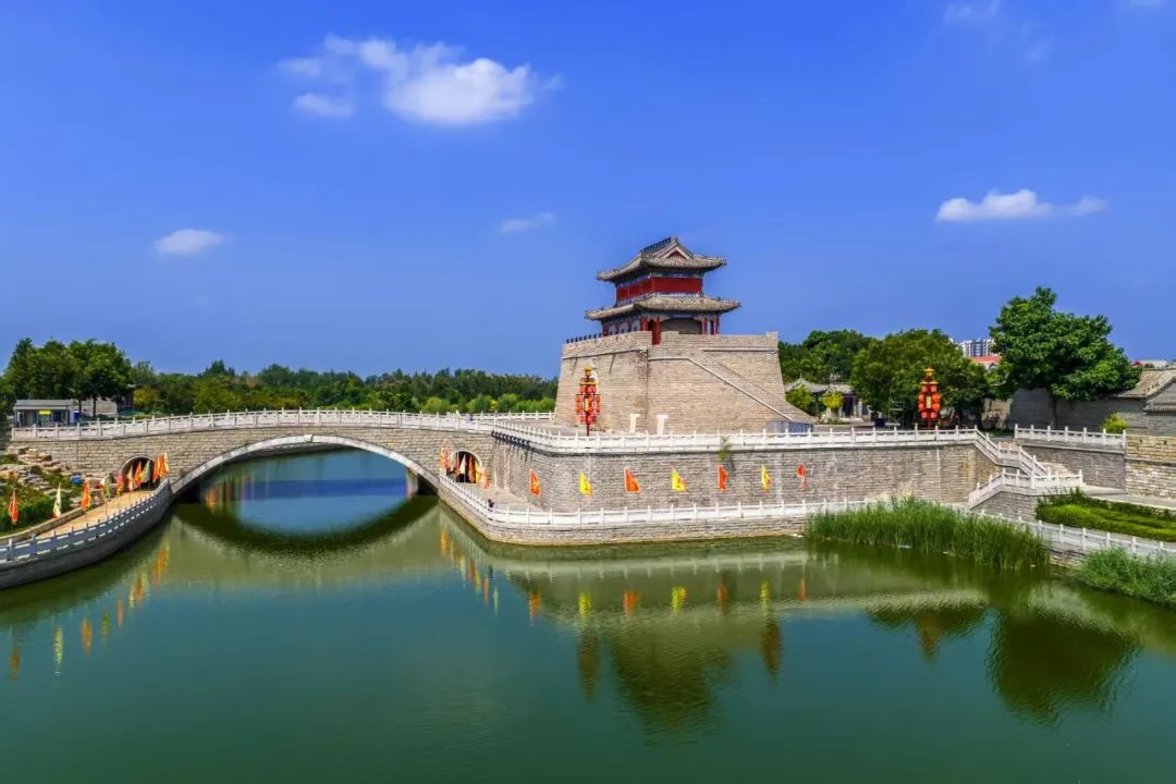 古城若展丹青卷,镜头自有蝶寻香 古城若展丹青卷,镜头自有蝶寻香