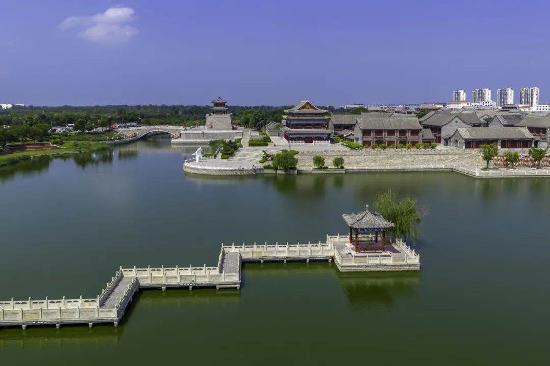 古城若展丹青卷,镜头自有蝶寻香 古城若展丹青卷,镜头自有蝶寻香