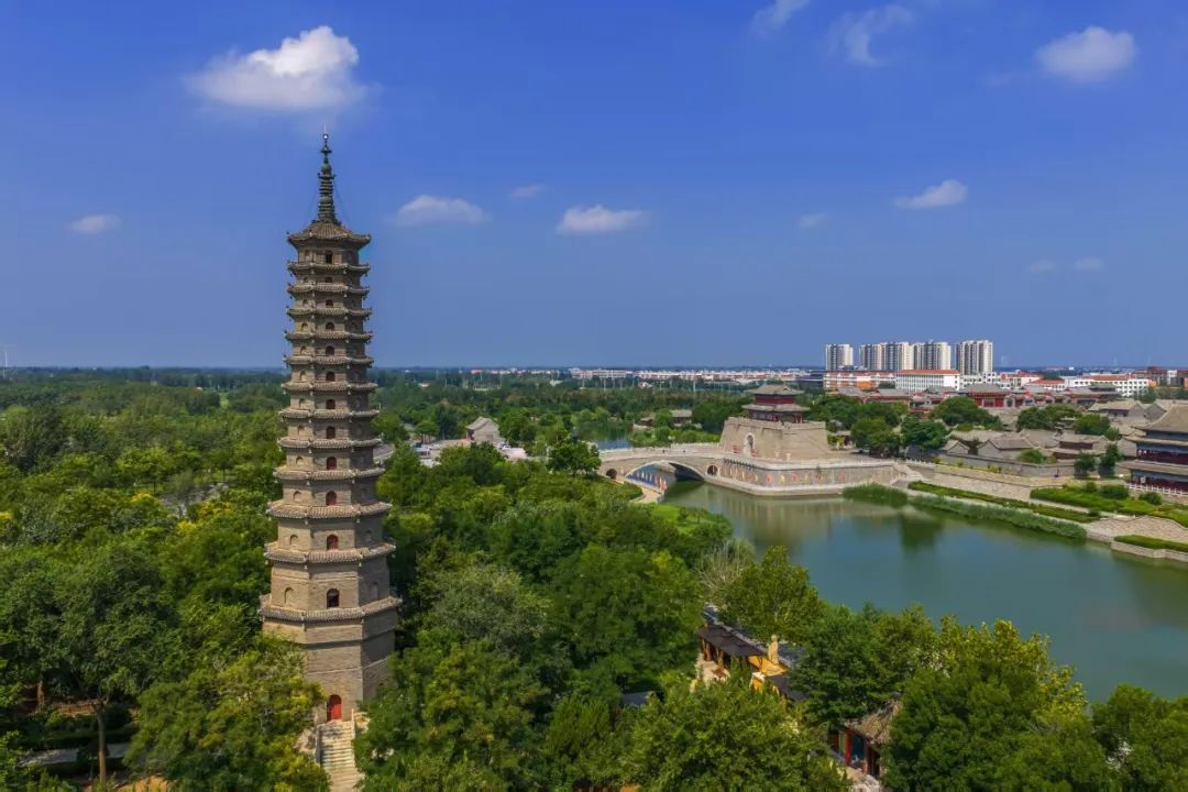 古城若展丹青卷,镜头自有蝶寻香 古城若展丹青卷,镜头自有蝶寻香