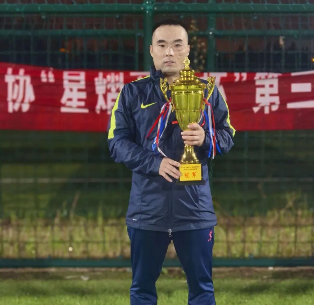 无棣足协第三届五人制足球联赛圆满落幕，无棣火焰、金锐竞技、丰达集团荣获前三甲。