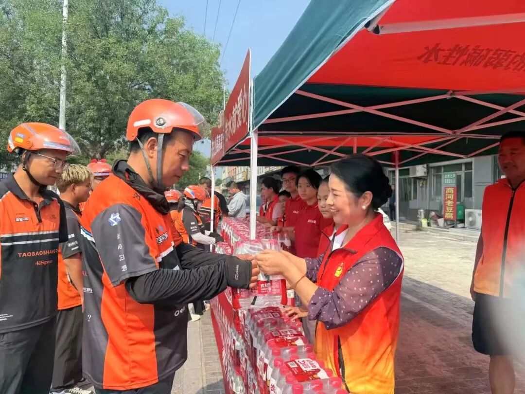 无棣县开展爱心送水志愿服务活动