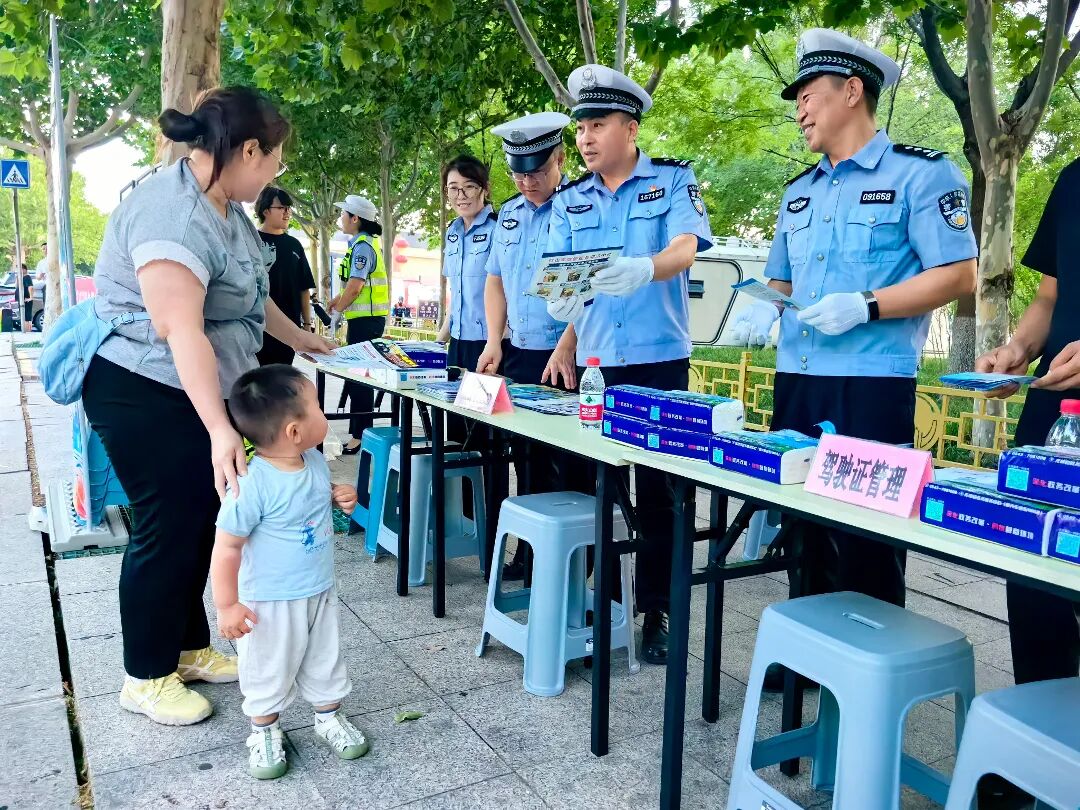 无棣公安交管把服务搬进商圈 无棣公安交管把服务搬进商圈