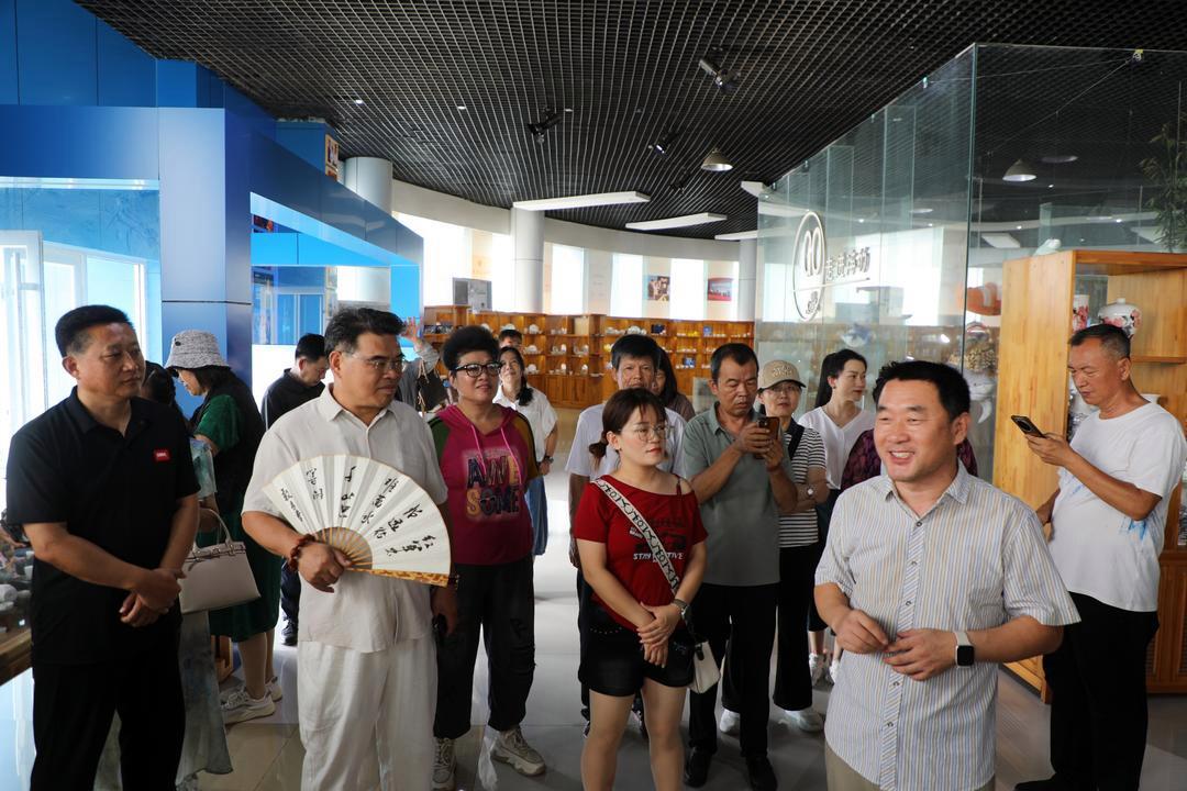滨州市散文学会骨干作家赴无棣开展采风活动 滨州市散文学会骨干作家赴无棣开展采风活动