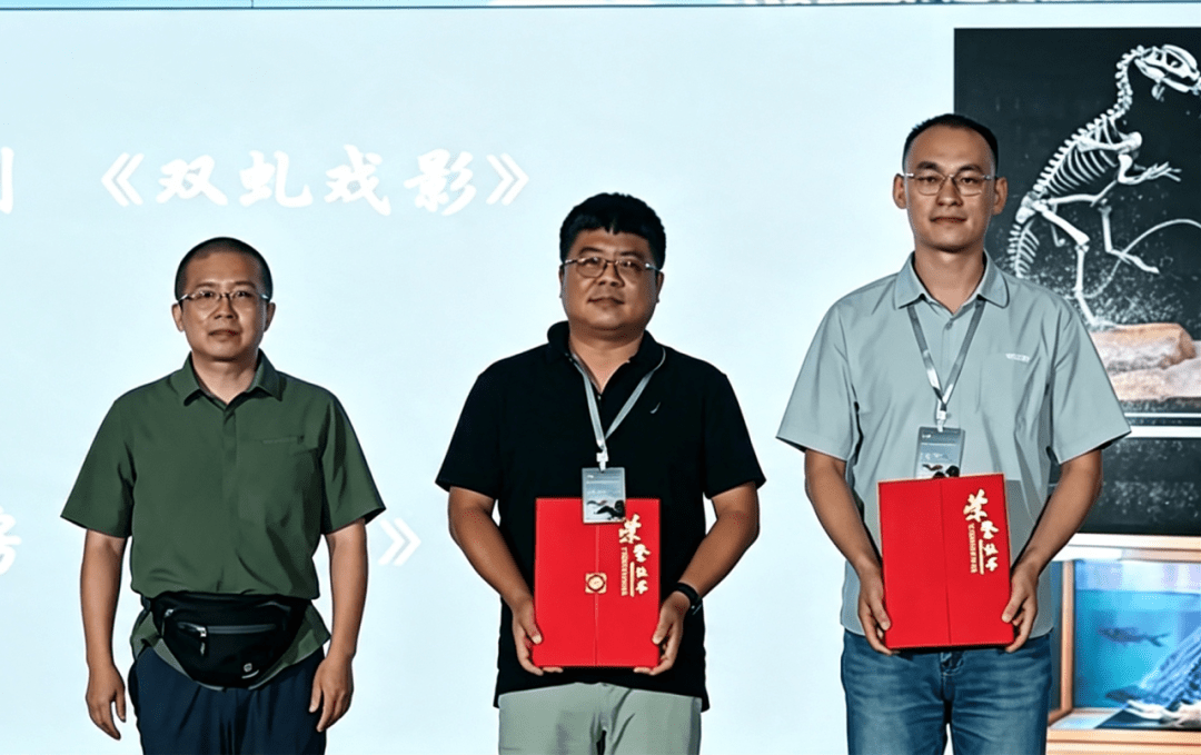在首届中国古生物复原大赛斩获多项大奖! 在首届中国古生物复原大赛斩获多项大奖!